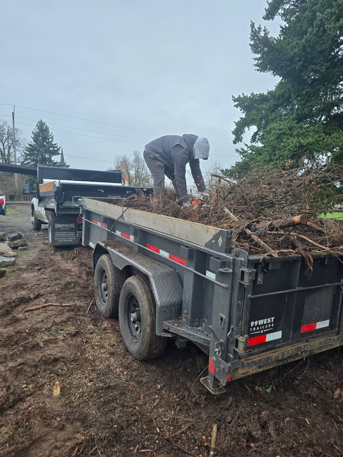 Community Cleanup Effort in Oregon City image